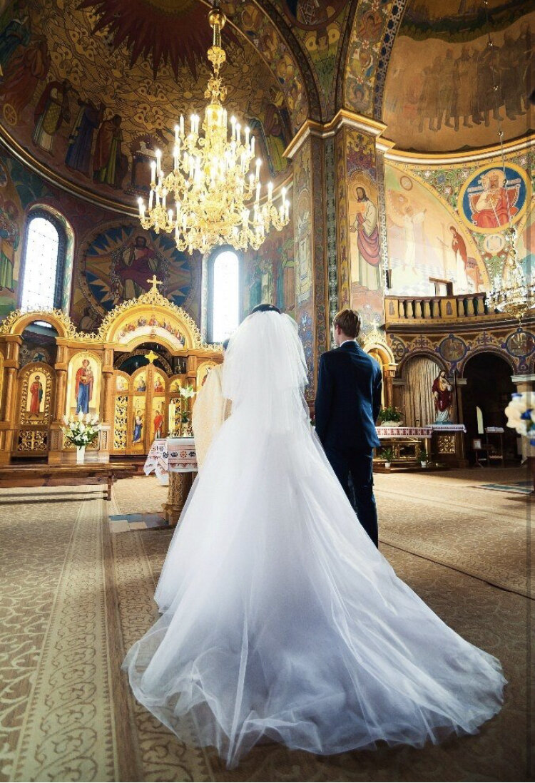 Можно обвенчаться без регистрации. Троицкий храм Реутов венчание. Свадьба в церкви. Церемония венчания.