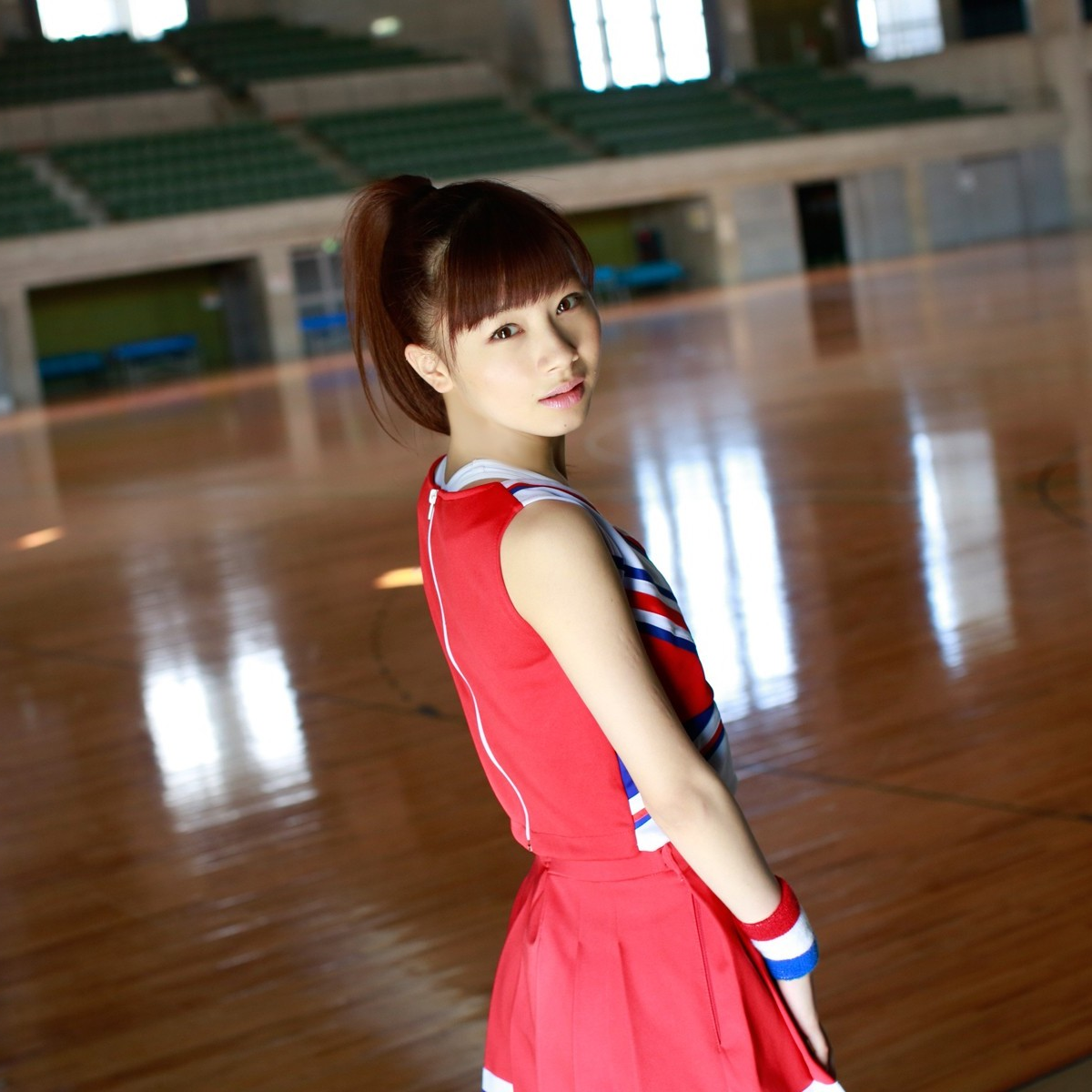 Ишида Аюми. Родилась 7 января 1997 года. Рост: 153 см. Является одной из лучших танцоров не только Morning Musume, но и всего проекта. До того, как стать частью момусу (сокр. название коллектива), девушка была участницей таких коллективов как B♭ и Dorothy Little Happy. 