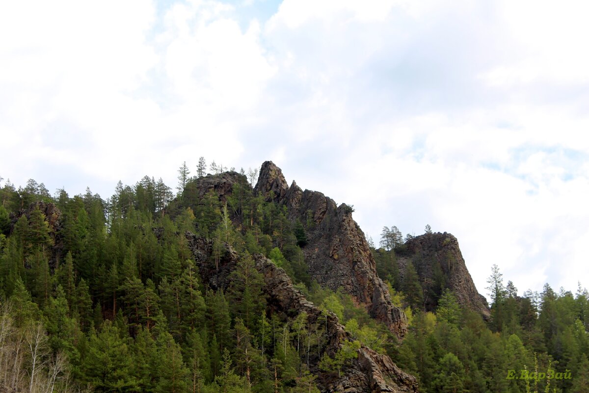 Кто-то скажет, что в этом пути нет ничего необычного, но мои глаза, душа и сердце  находят красоту, там где другие её не замечают. Посмотрите на этот путь - разве он не прекрасен?