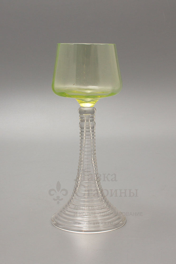 Бокал из уранового стекла, Россия, 1-я пол. 20 в.
