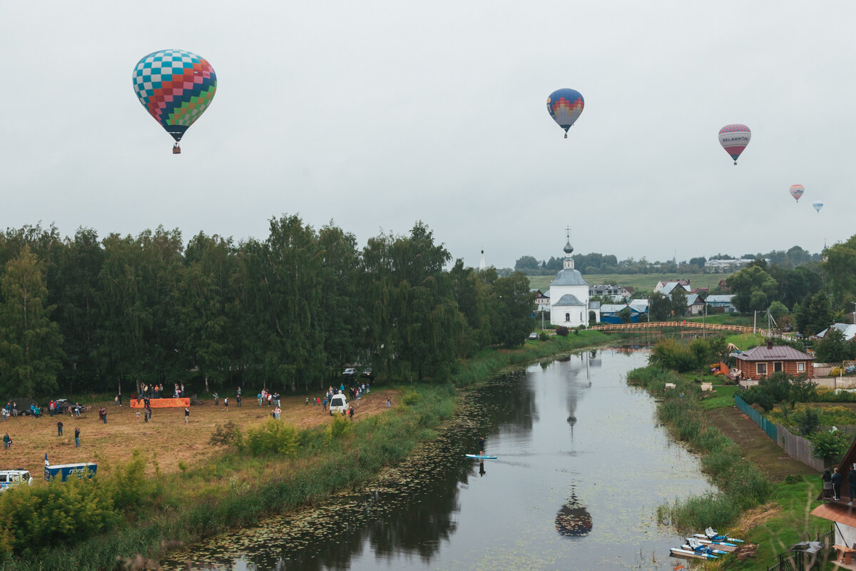 суздаль воздушные. суздаль воздушные. фестиваль шаров в суздале. фестиваль воздухоплавателей в суздале. небо над суздалем.