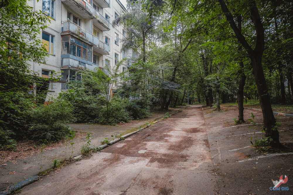 Заброшенный квартал почти в центре Москвы. Рассказываю, зачем лазаю по выселенным домам и что я там нахожу!