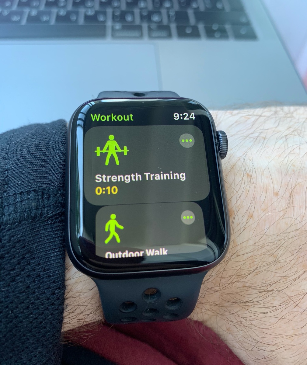Выбор типа тренировки на моих Apple Watch.