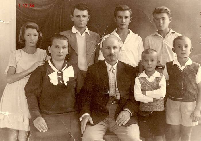 
Семья Элиши и Ривки Агеевых в Тель-Авиве.30-ые г.
