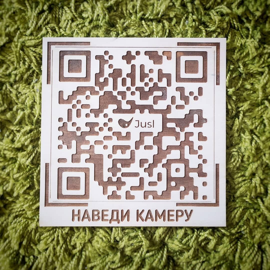 наложить qr код на картинку