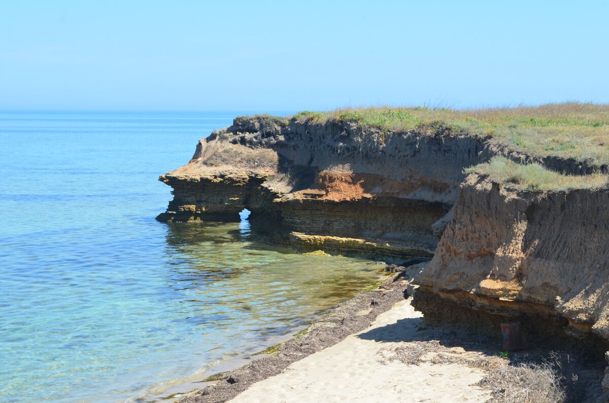 А так он смотрится сейчас: явно видны обрушения скальной породы