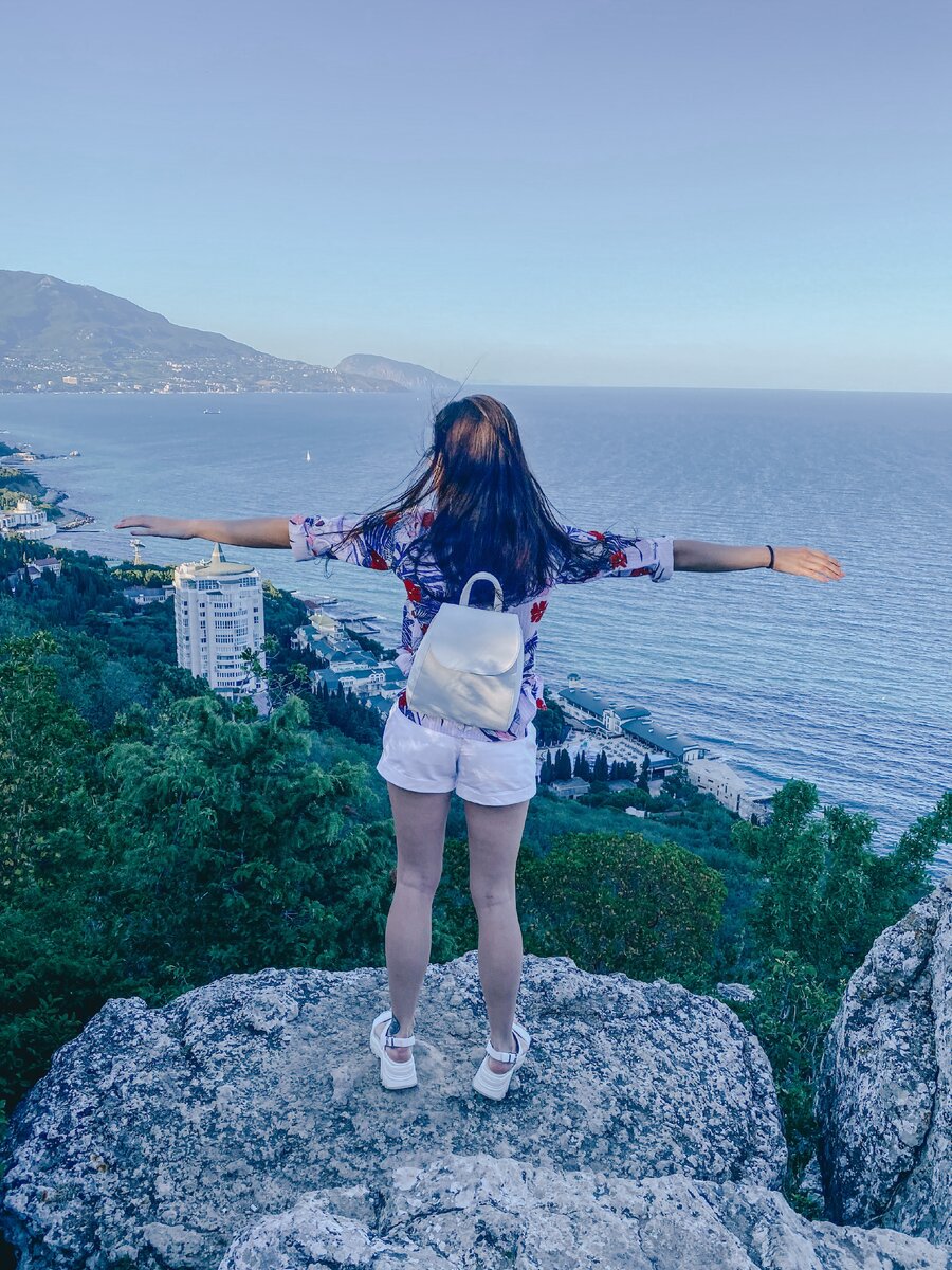 "Смотровой камень" на солнечной тропе