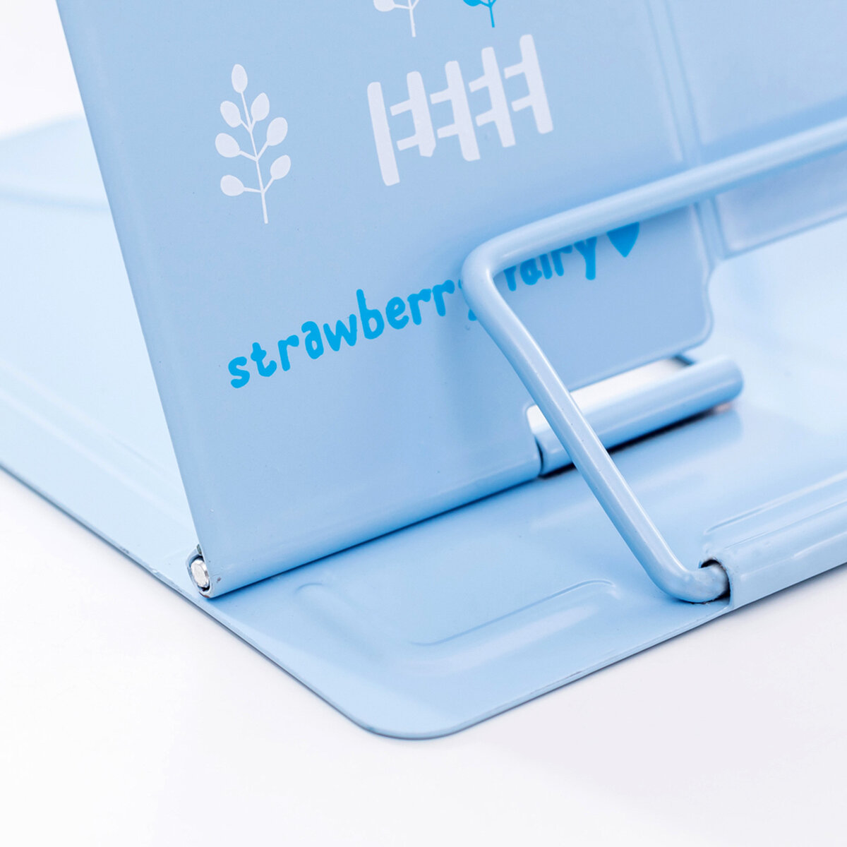 Прочная конструкция из металла.