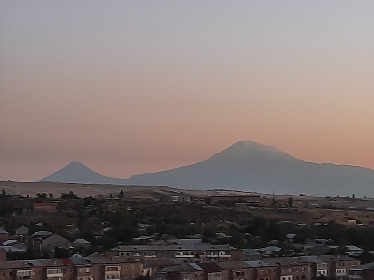 Вид на Арарат из города Абовян