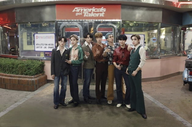 BTS / Фото = BIG HIT ENTERTAINMENT