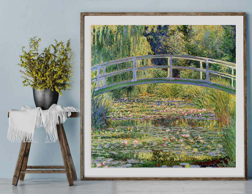 Картина Клода Моне "Японский мостик" в интерьере квартиры