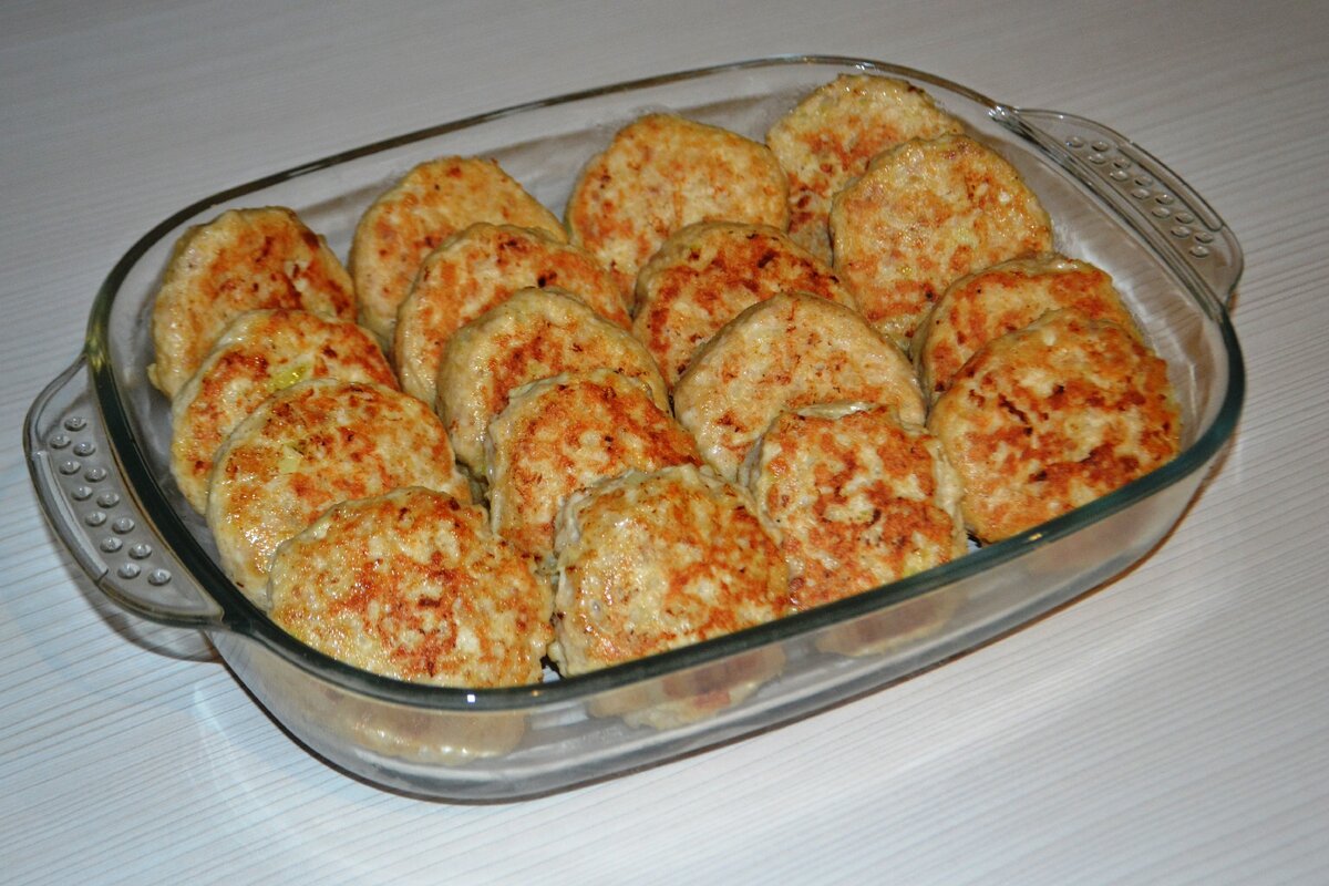 Почему котлеты получаются сухими. Диетические котлеты на сковороде без масла. Котлеты получились сухие как исправить. Сухие котлеты. Сушеный фарш.