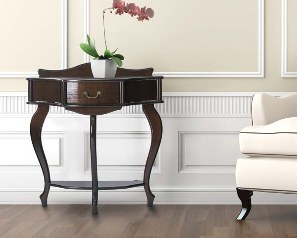 Классическая консоль - разновидность приставного столика. Из каталога shop-fortis.ru