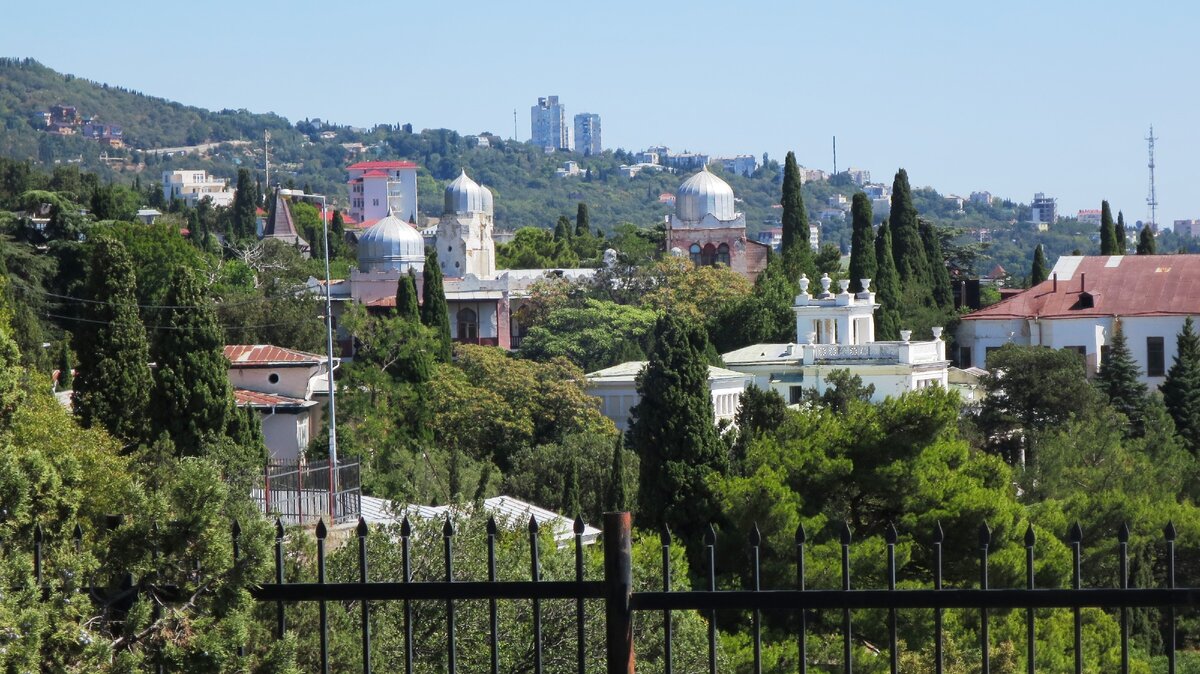 Вид на Симеиз с горы Кошка, с увеличением