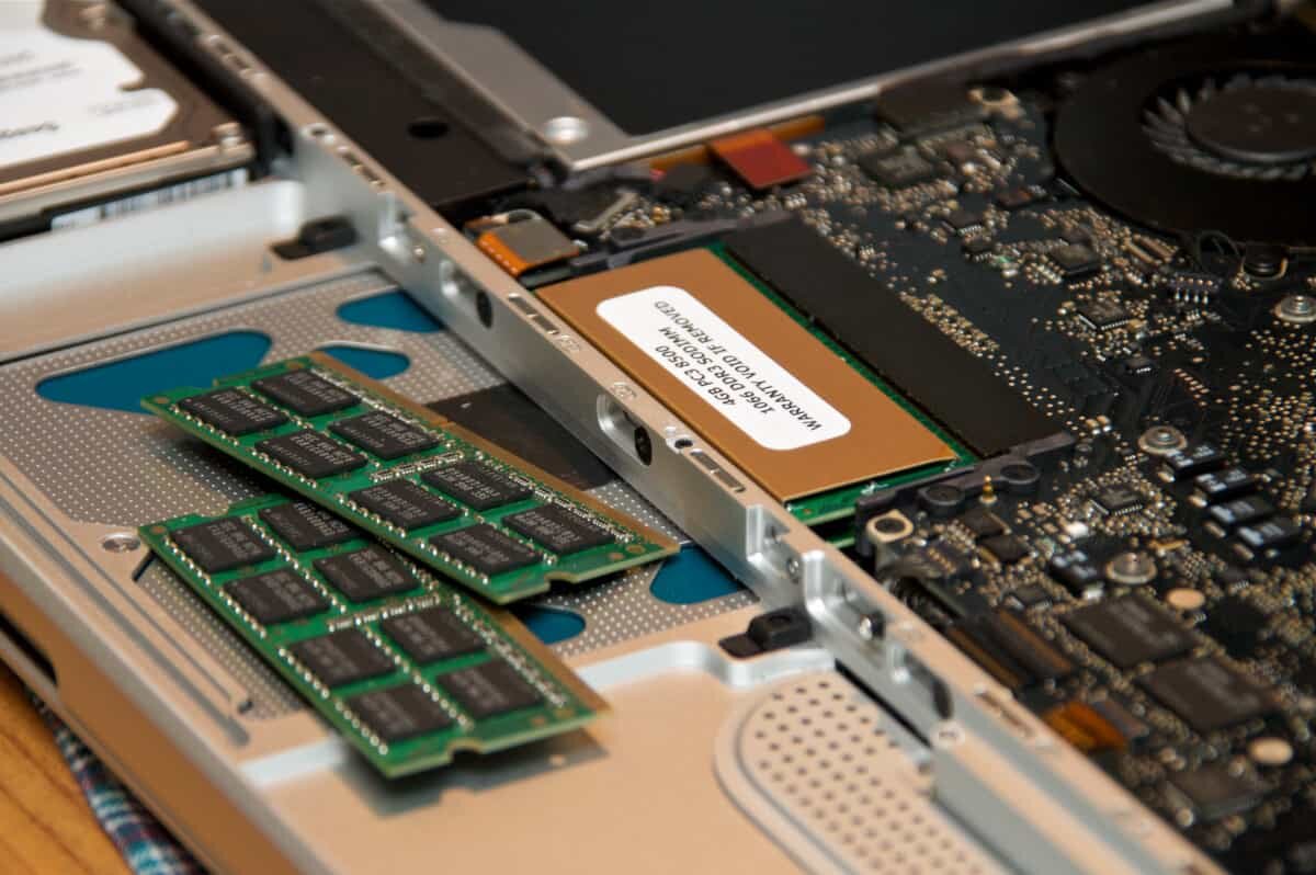 Как выбрать оперативную память для ноутбука. Оперативная память MACBOOK Pro 2021. Интегрированная Оперативная память. Интегрированная Оперативная память на ноутбуке что это. Интегрированная оперативка в ноутбуках.