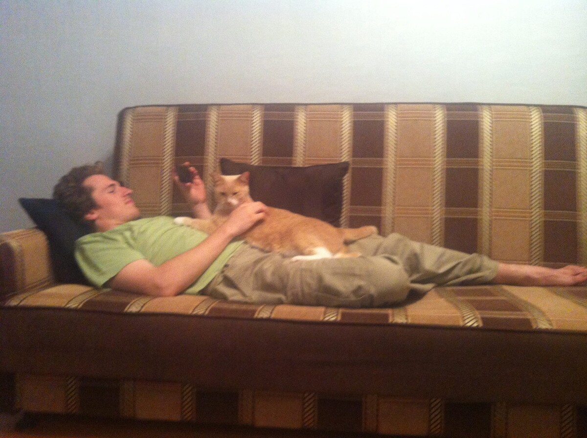 Лежу в сторону цели