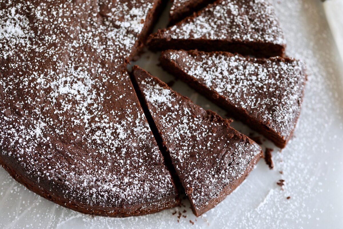 Шоколадный торт без муки My Easy Sugar Free Flourless Chocolate Cake вкусный, насыщенный и такой же вкусный, как и классический, к которому вы привыкли.