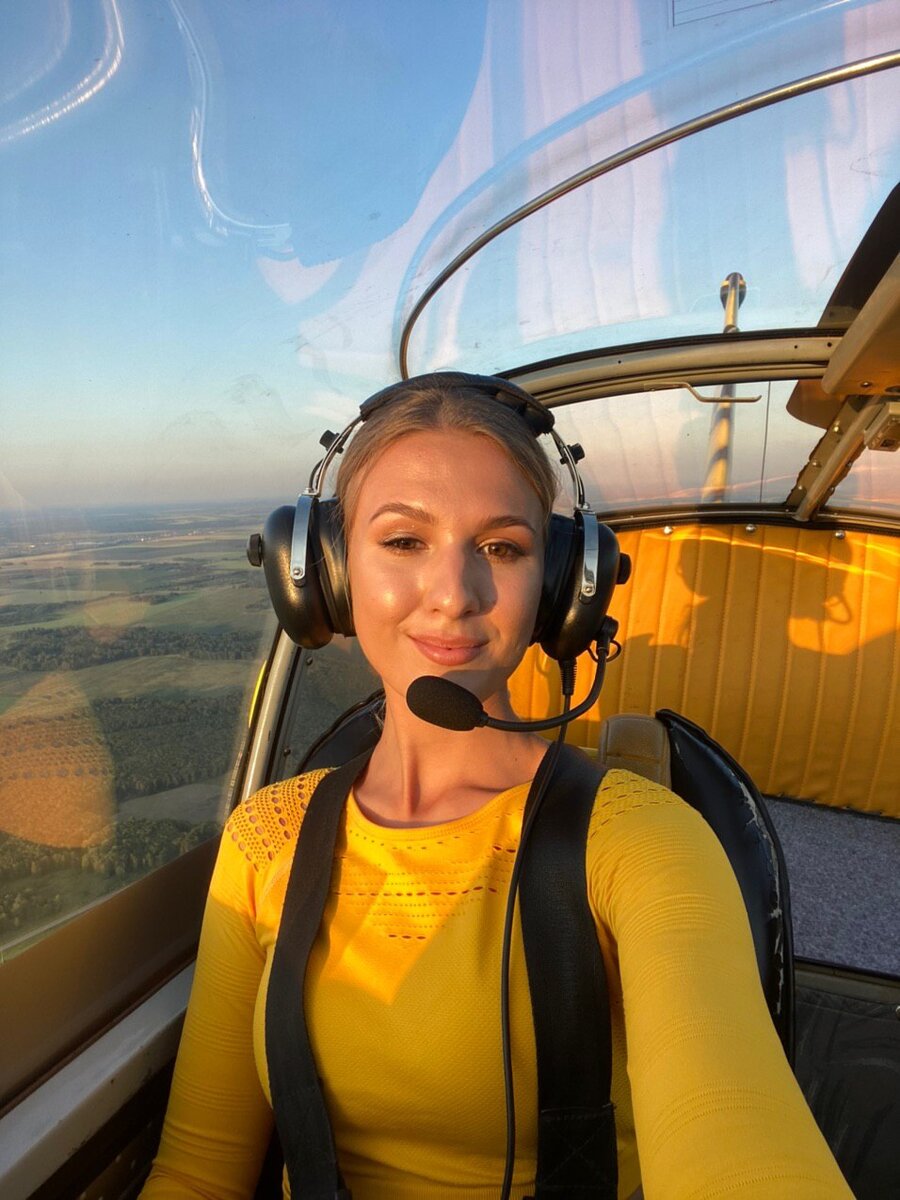 В кабине самолёта zlin-142