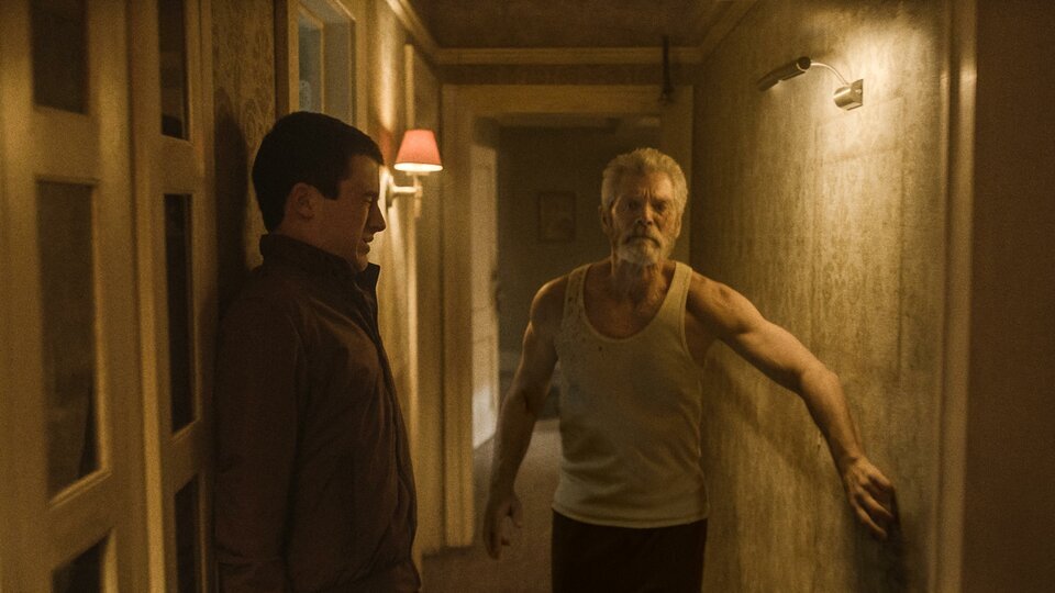 shot from "Don't Breathe"/2016/Fede Alvarez/Screen Gems, Stage 6 Films, Ghost House Pictures/Источник - Kinopoisk.ru