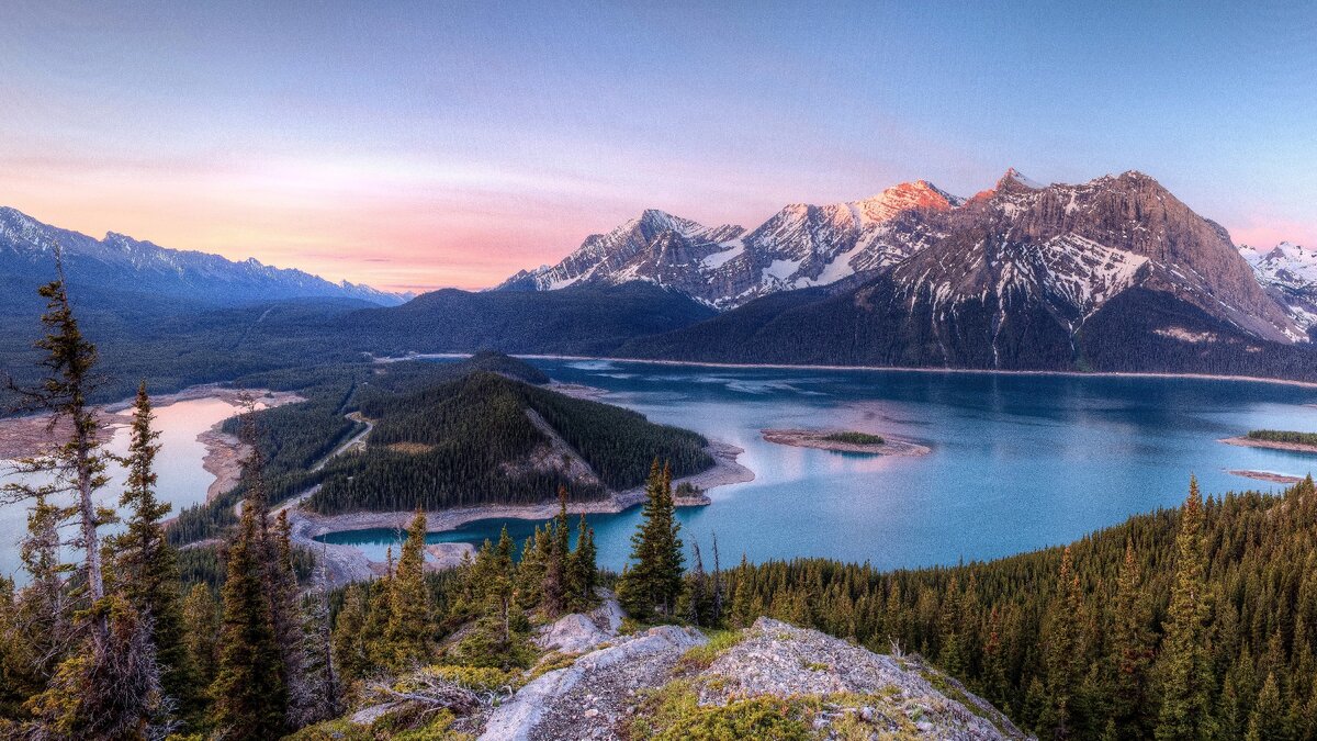 Источник фото: https://s1.1zoom.ru/big3/445/Scenery_Canada_Mountains_479632.jpg