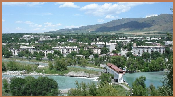 Фотокарточка Казахстанского города в альбоме бабушки на память.