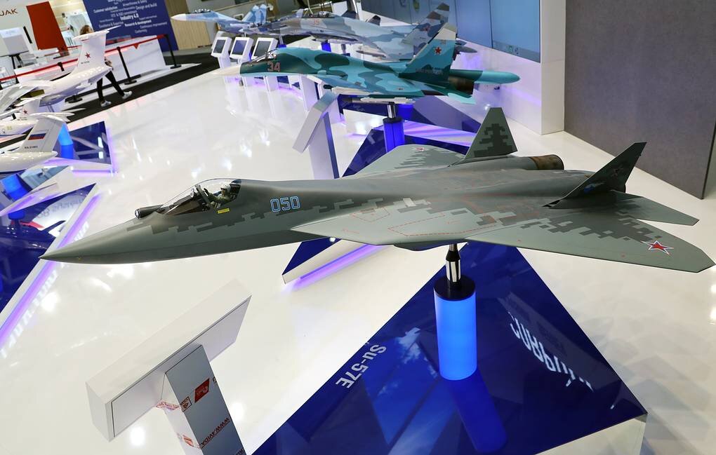Макеты отечественных боевых самолетов в российской экспозиции Aero India 2021
© фото Мария Лысцева / ТАСС