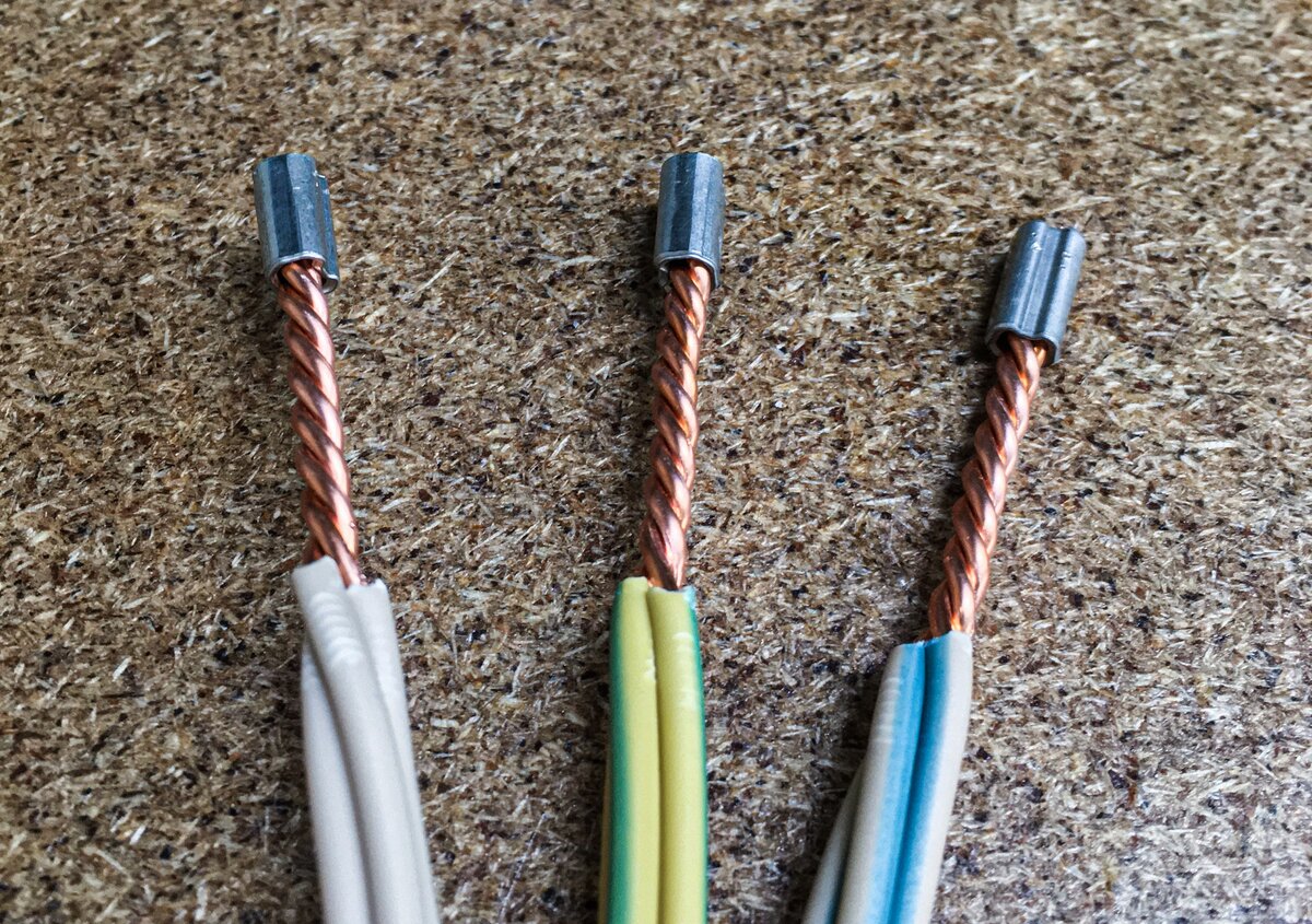 Соединение 3 кабелей