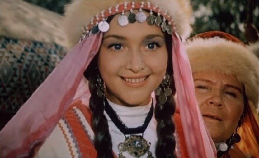 Ирина Малышева соглашалась на любые съемки, лишь бы не быть дома-с мамой, а в мужчинах намного старше себя, искала отца2