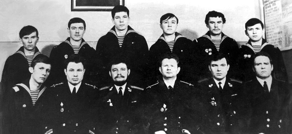 К 19 история. К 19 экипаж 1961. Экипаж к-19 1972. К-19 подводная лодка экипаж. Экипаж подводной лодки к 19.