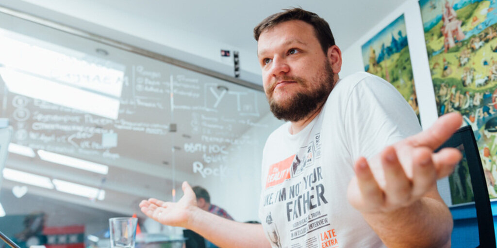 Митя Алешковский. Работает руководителем благотворительных программ, уверен что достоин зарплаты, как у топ-менеджеров со Сретенки / newizv.ru