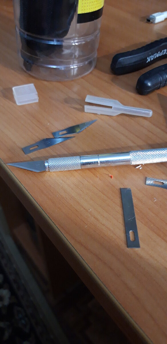 Скальпель с алика