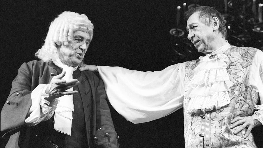 Сцена из спектакля