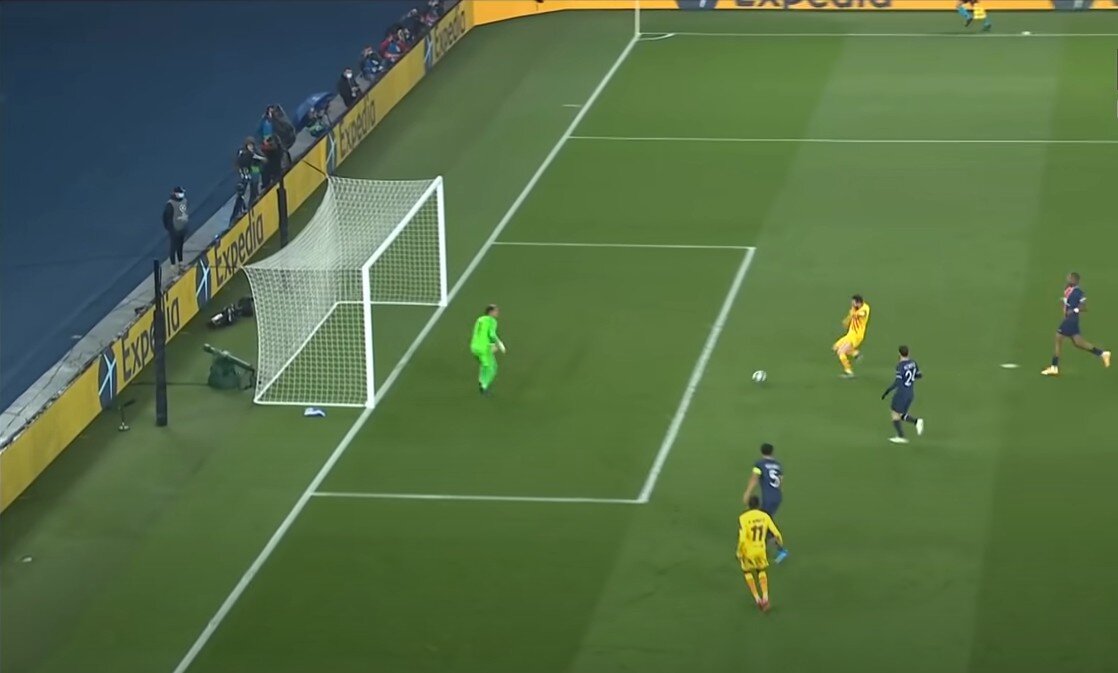 Момент когда чуть чуть не дотянулся чтобы забить гол. Месси мог открыть счёт уже на 25 минуте