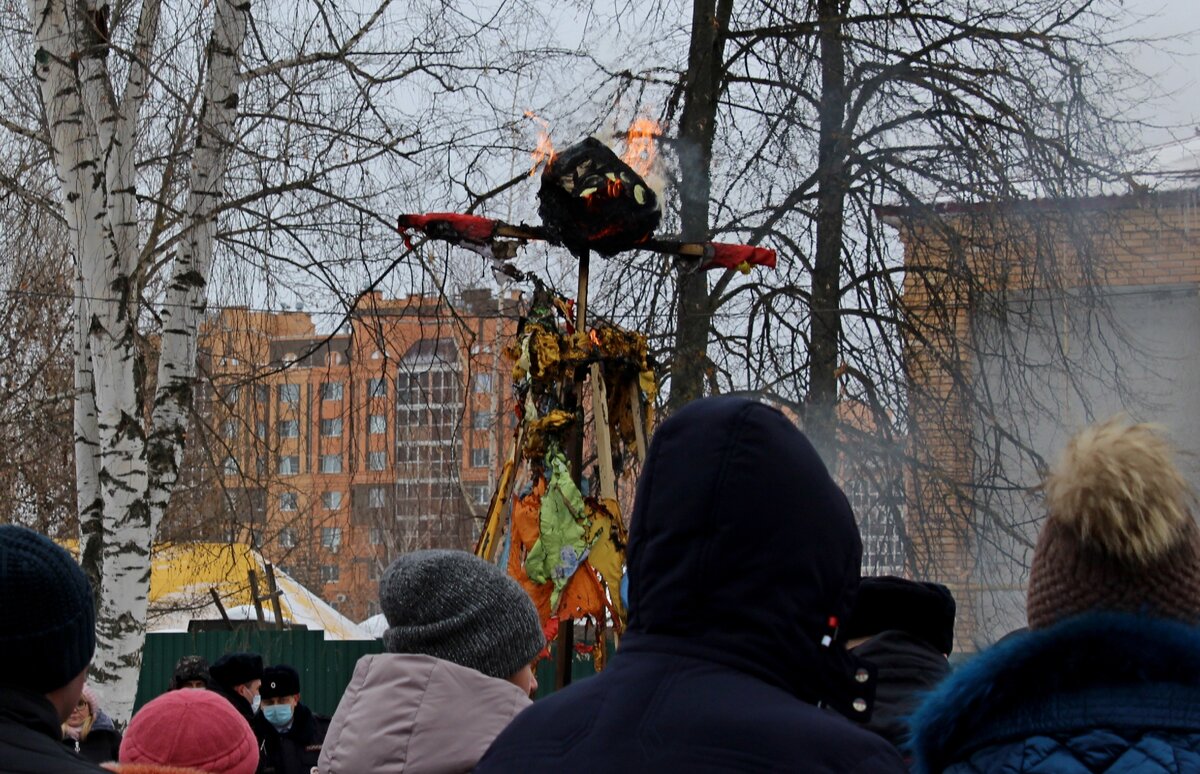 Чучело зимы на Масленицу не сгорело, и вот что из этого вышло | Отчаянная  провинциалка | Дзен