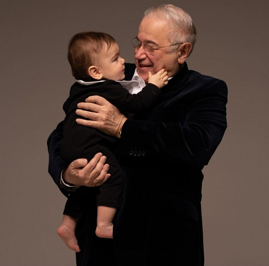 Петросян с сыном Ваганом. Фото из социальной сети 