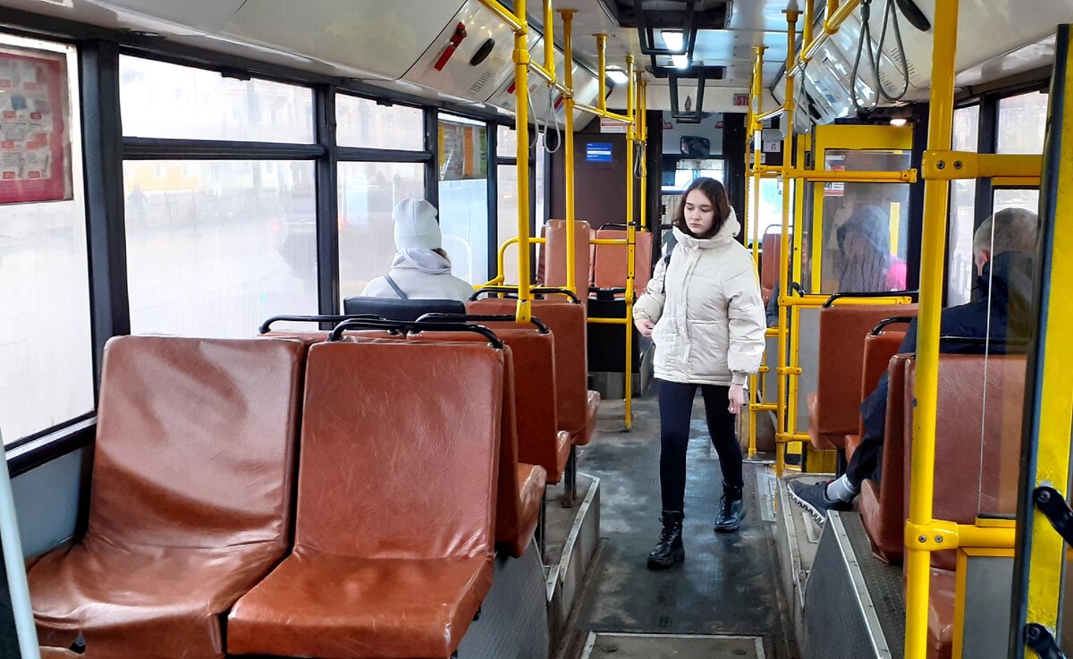 Салон вид вперед 