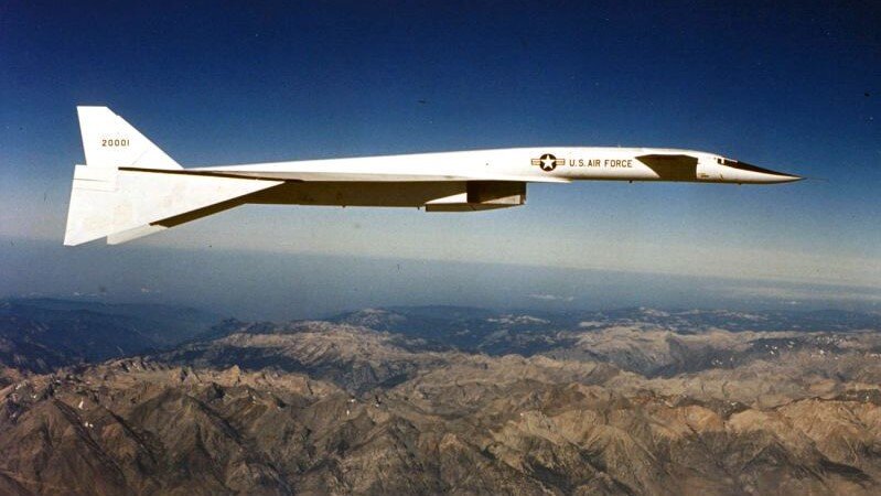 XB-70 Valkyrie с опущенные законцовками крыльев. Взято из Яндекс-картинок