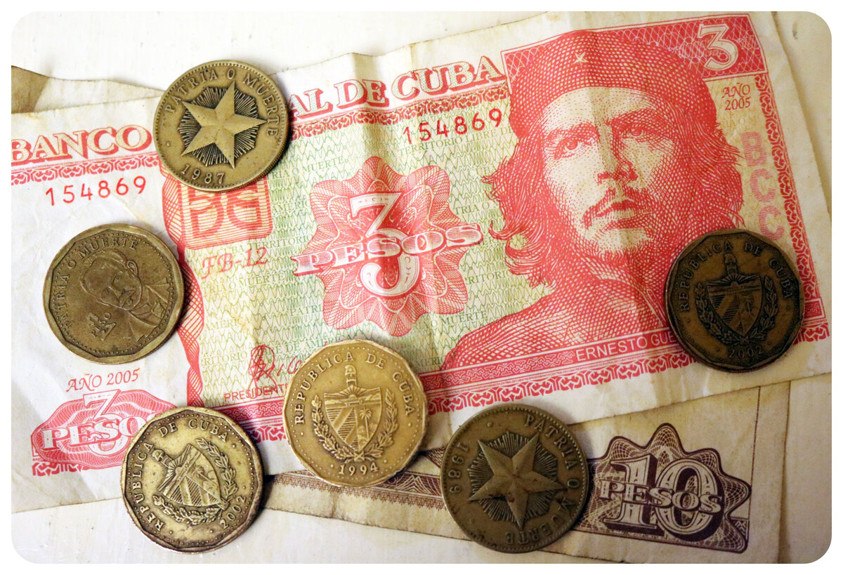 Кубинские песо (Источник: https://globetrottergirls.com)