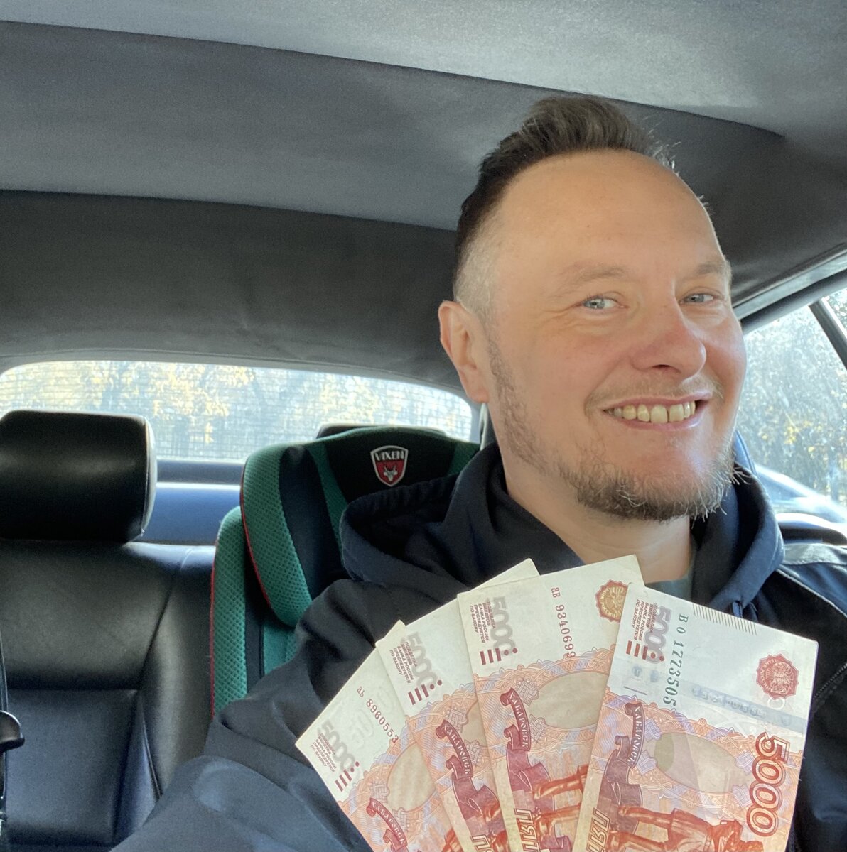 Автор с суммой подарка