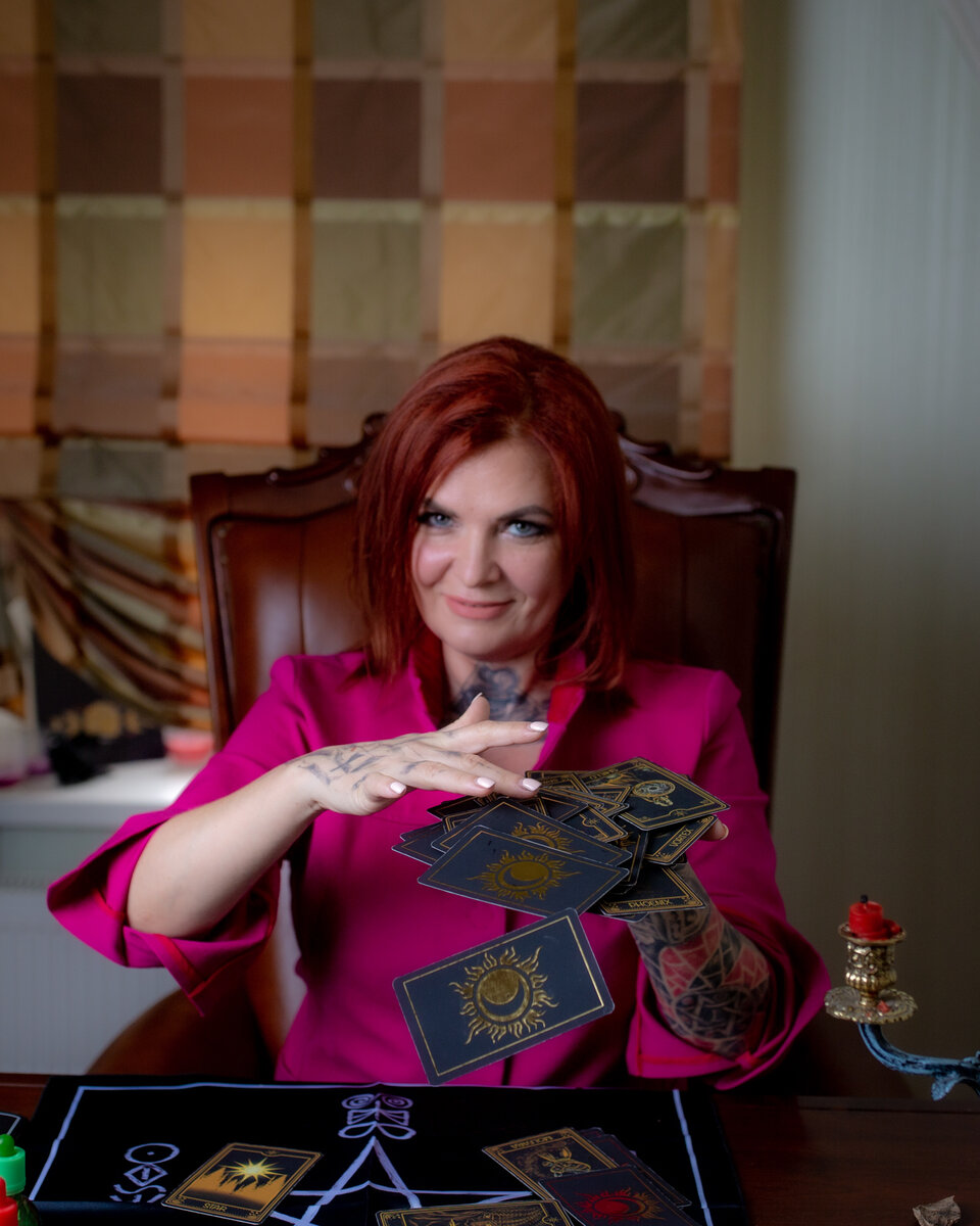 Светлана Леймах - потомственная ведьма, таролог, медиум.