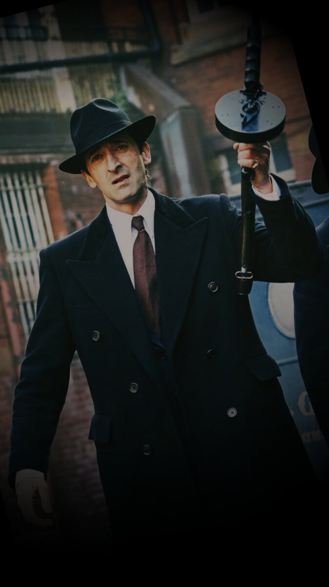 Мафиози идущий с пистолетом-пулемётом Томпсона.