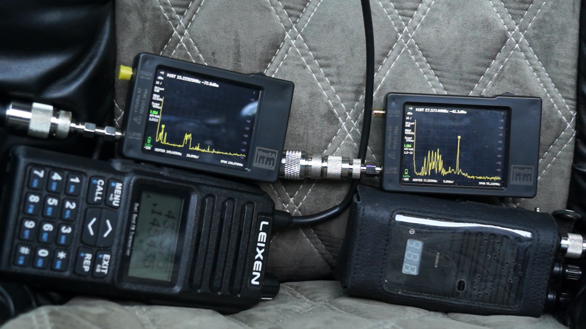При работе в диапазоне 27 МГц рации Штурман-180 с 33-см флексом с противовесом прибор зафиксировал сигнал со средним уровнем минус 41,1 дБм