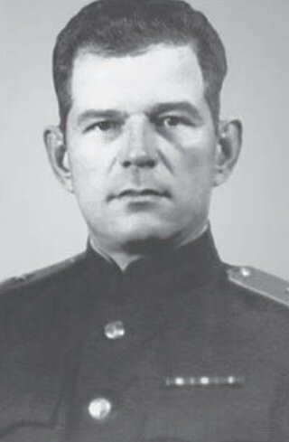 В. А. Фокин — в 1940–1942 годах командир 1-го отдельного дивизиона эсминцев
Северного флота.
На фото в звании контр-адмирала