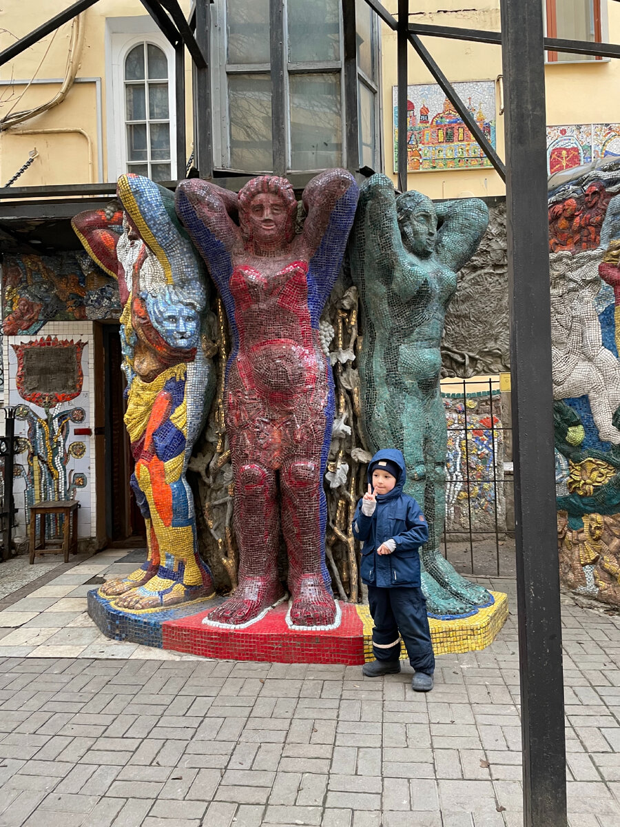 Мозаичный дворик в СПб, все фото в статье авторские 