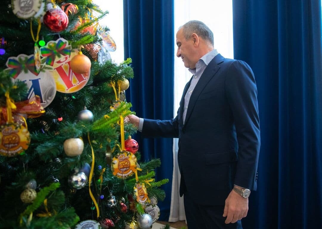 центральная площадь черкесск. кчр новый год. черкесск елка. кчр новый год. черкесский новый год елочка.