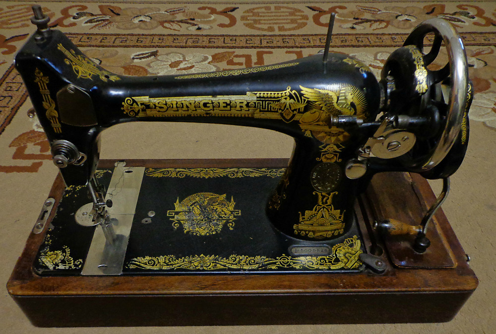 Вот почти такая же машинка была у Зулейхи. Она работает до сих пор! Источник фото: https://www.liveinternet.ru/users/gobo/post449712660/