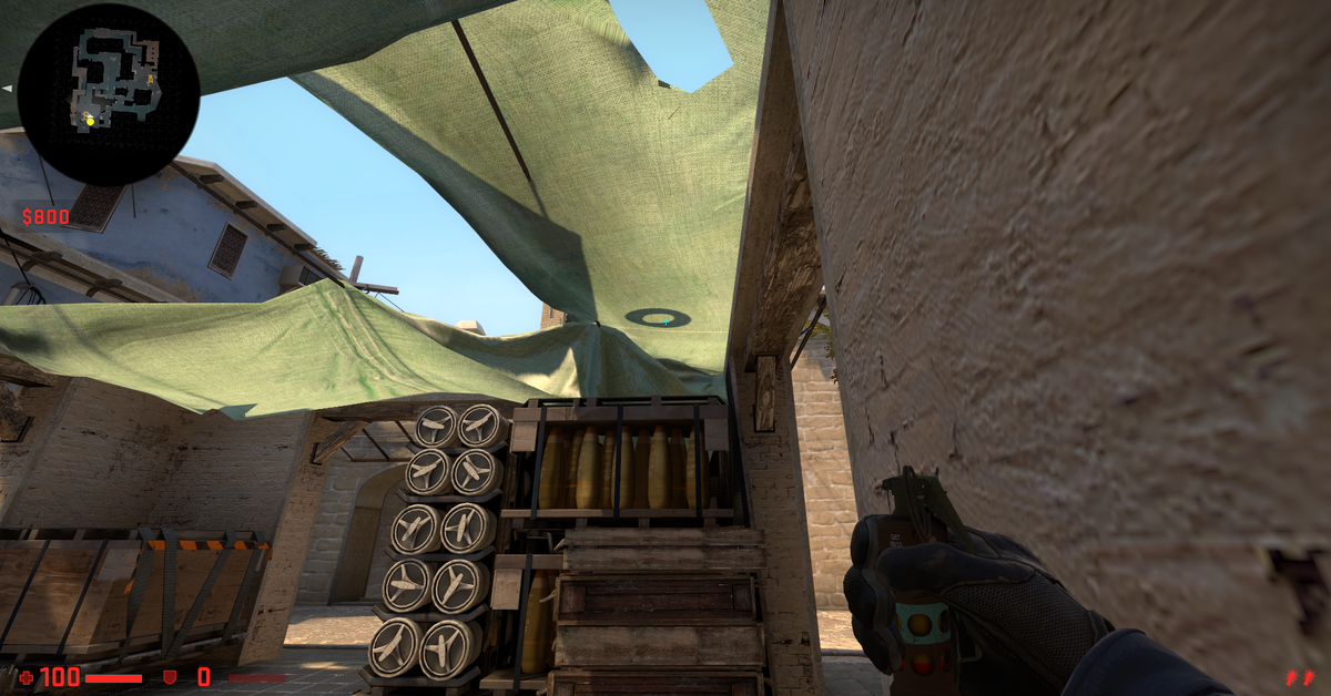 Затем замечаем тень от шины и наводимся прицелом на внутреннюю нижнюю часть шины и кидаем левой кнопкой мыши