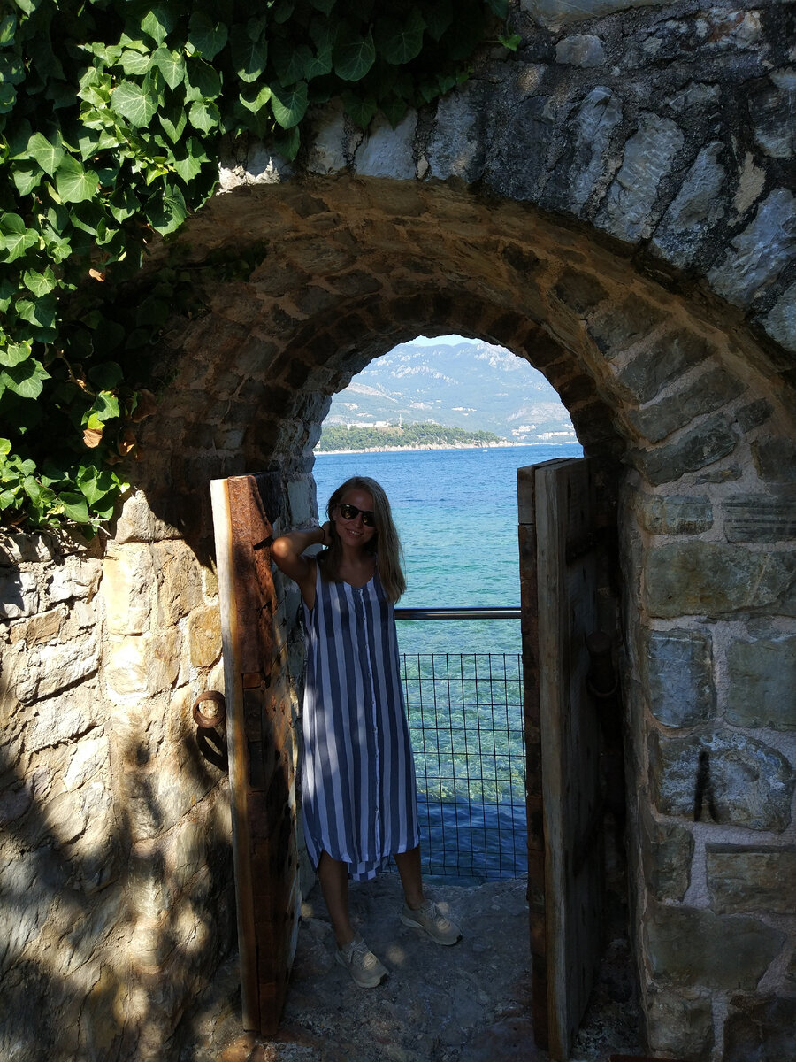 Вид из старого города на море