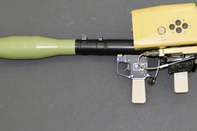 Советский многоразовый ручной противотанковый гранатомёт РПГ-7 предназначен для борьбы с танками и другой бронетехникой, низколетящими воздушными целями, а также уничтожения живой силы противника в укрытиях. Простой и надёжный гранатомёт был принят на вооружение в 1961 году и с тех пор выпущен в более чем девяти миллионах экземплярах. Несмотря на преклонный возраст, он остаётся востребованным и в наши дни благодаря появлению новых боеприпасов.