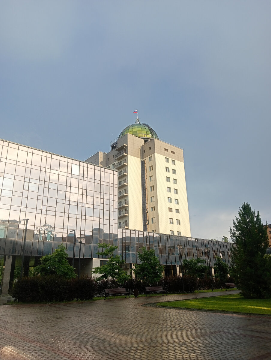 Мы учимся в новом корпусе НГУ)